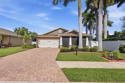 7106 35th St E, Sarasota, FL 34243