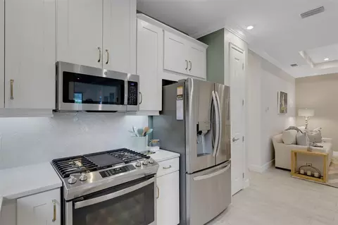 Kitchen - 6324 Plateau Ct, Bradenton, FL 34203 photo 6 of 7