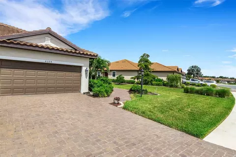 Exterior - 6324 Plateau Ct, Bradenton, FL 34203 photo 4 of 15