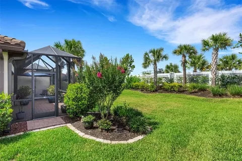 Exterior - 6324 Plateau Ct, Bradenton, FL 34203 photo 6 of 15