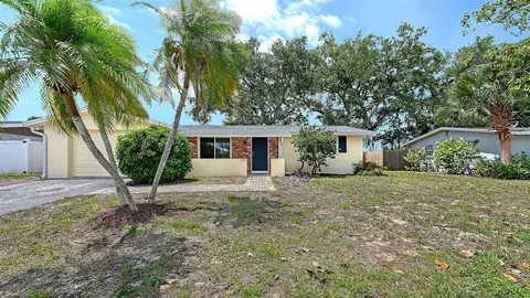 2706 White Sands Dr, Sarasota, FL 34231