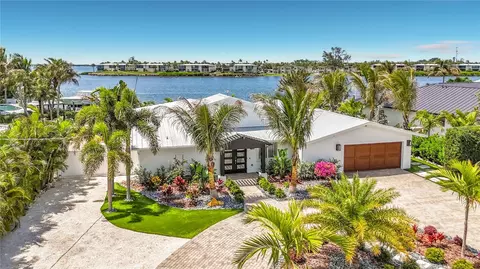 605 Key Royale Dr, Bradenton Beach, FL 34217