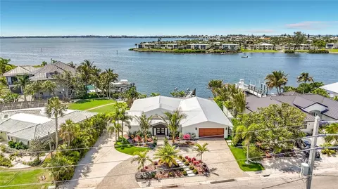 605 Key Royale Dr, Holmes Beach, FL 34217