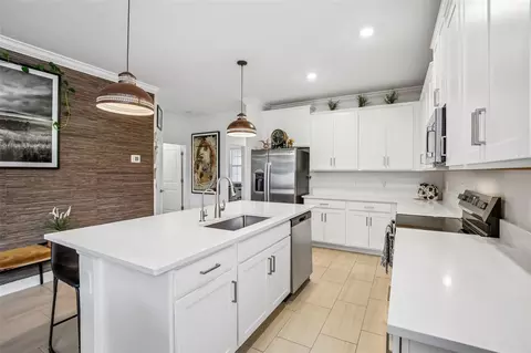 Kitchen - 12617 Lily Quartz Loop, Parrish, FL 34219 photo 4 of 6