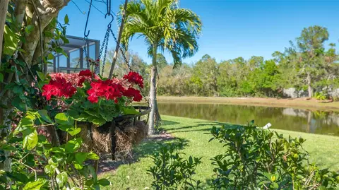 315 Londonderry Dr, Sarasota, FL 34240