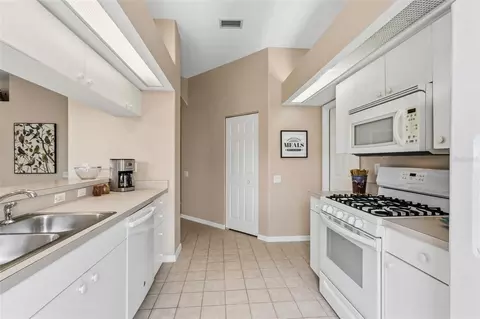 Kitchen - 8752 52nd Dr E, Bradenton, FL 34211 photo 3 of 4