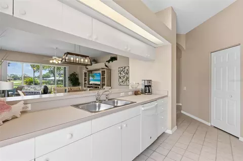 Kitchen - 8752 52nd Dr E, Bradenton, FL 34211 photo 2 of 4