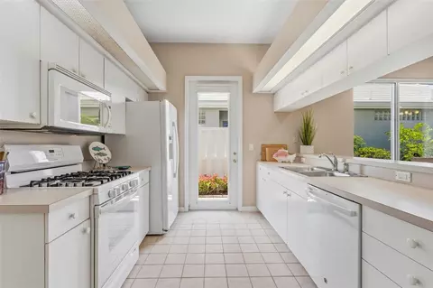 Kitchen - 8752 52nd Dr E, Bradenton, FL 34211 photo 1 of 4