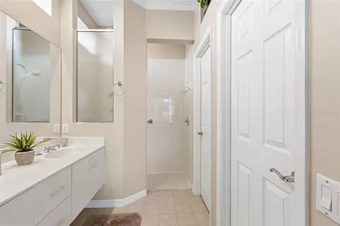 Bath - 8752 52nd Dr E, Bradenton, FL 34211 photo 1 of 3