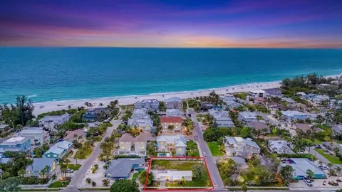 121 48th St, Holmes Beach, FL 34217