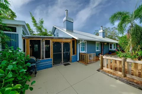 2690 Temple St, Sarasota, FL 34239
