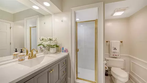 Bath - 75 Osprey Point Dr, Osprey, FL 34229 photo 3 of 4