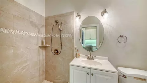 Bath - 75 Osprey Point Dr, Osprey, FL 34229 photo 4 of 4