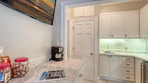 Kitchen - 75 Osprey Point Dr, Osprey, FL 34229 photo 3 of 4