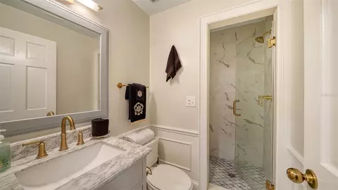Bath - 75 Osprey Point Dr, Osprey, FL 34229 photo 2 of 4