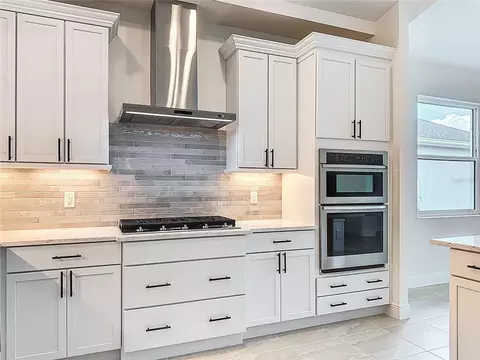 Kitchen - 4214 Sea Marsh Pl, Parrish, FL 34219 photo 3 of 7