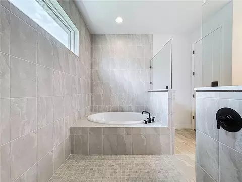 Bath - 4214 Sea Marsh Pl, Parrish, FL 34219 photo 4 of 6