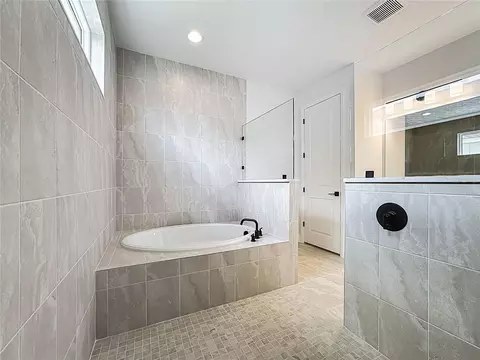 Bath - 4214 Sea Marsh Pl, Parrish, FL 34219 photo 5 of 6