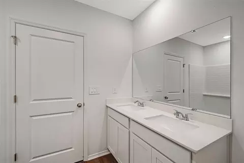 Bath - 13028 Sassafras Trl, Parrish, FL 34219 photo 1 of 2