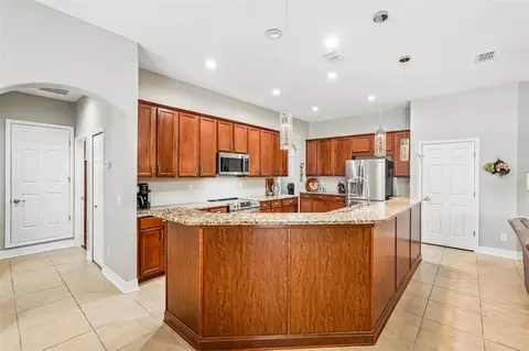Kitchen - 5319 120th Ave E, Parrish, FL 34219 photo 2 of 4