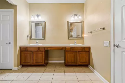 Bath - 10448 48th Ct E, Parrish, FL 34219 photo 3 of 4