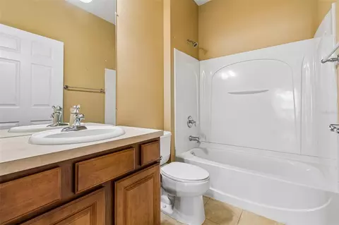 Bath - 10448 48th Ct E, Parrish, FL 34219 photo 4 of 4