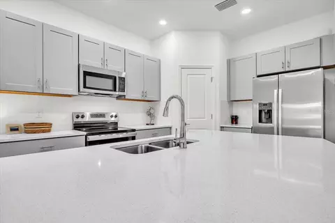 Kitchen - 16632 Bergamo Pl, Bradenton, FL 34211 photo 5 of 7