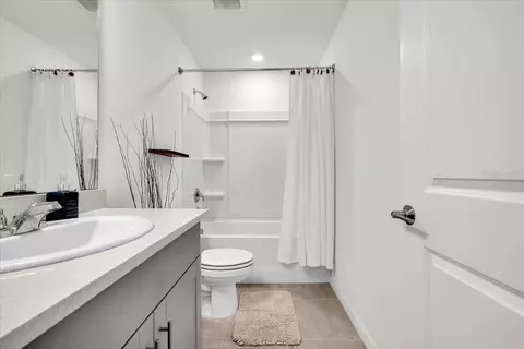 Bath - 16632 Bergamo Pl, Bradenton, FL 34211 photo 4 of 5