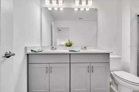 Bath - 16632 Bergamo Pl, Bradenton, FL 34211 photo 2 of 5