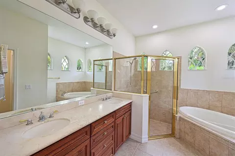 Bath - 10622 Conch Shell Ter, Bradenton, FL 34212 photo 1 of 3