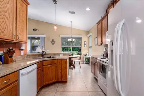 Kitchen - 3628 101st Ave E, Parrish, FL 34219 photo 3 of 3