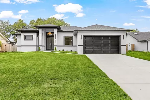 571 Presque Isle Dr, Port Charlotte, FL 33954