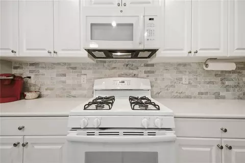 Kitchen - 4504 Deep Creek Ter, Parrish, FL 34219 photo 3 of 4