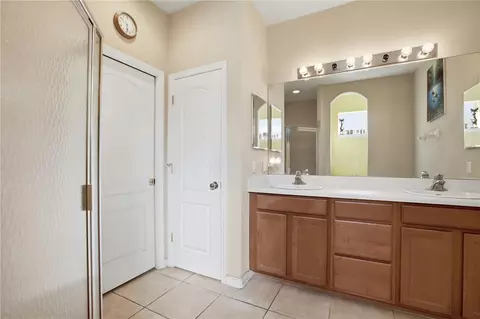 Bath - 12512 23rd St E, Parrish, FL 34219 photo 4 of 5