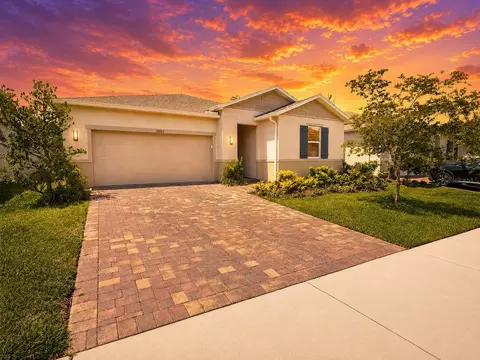 12055 Forest Manor Ln, Seffner, FL 33584