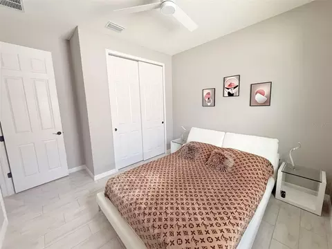 Bedroom - 12055 Forest Manor Ln, Seffner, FL 33584 photo 4 of 5