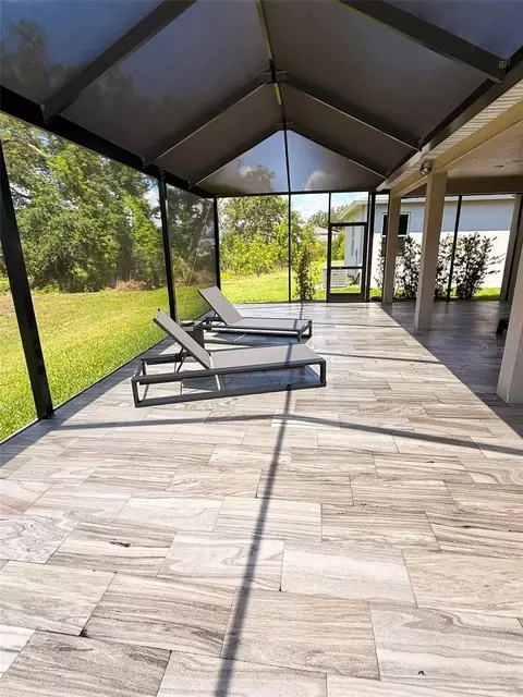 Exterior - 12055 Forest Manor Ln, Seffner, FL 33584 photo 6 of 10