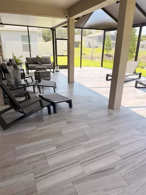 Exterior - 12055 Forest Manor Ln, Seffner, FL 33584 photo 5 of 10