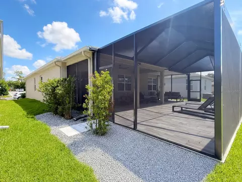 Exterior - 12055 Forest Manor Ln, Seffner, FL 33584 photo 9 of 10