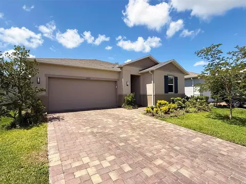 Exterior - 12055 Forest Manor Ln, Seffner, FL 33584 photo 2 of 10