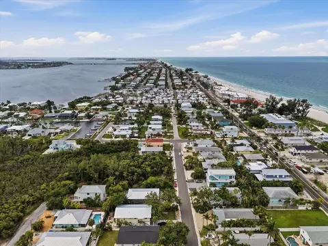 View/Area - 2811 Avenue C, Holmes Beach, FL 34217 photo 8 of 14