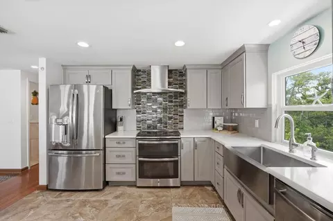 Kitchen - 2811 Avenue C, Holmes Beach, FL 34217 photo 5 of 5