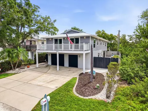 Exterior - 2811 Avenue C, Holmes Beach, FL 34217 photo 10 of 11
