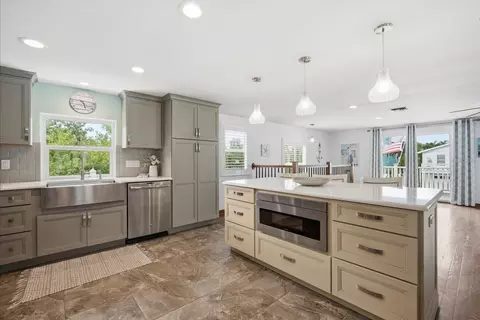 Kitchen - 2811 Avenue C, Holmes Beach, FL 34217 photo 4 of 5