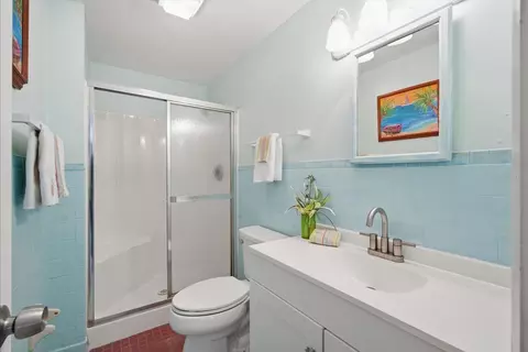 Bath - 2811 Avenue C, Holmes Beach, FL 34217 photo 5 of 5