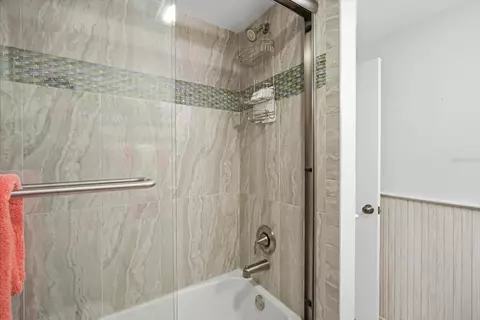 Bath - 2811 Avenue C, Holmes Beach, FL 34217 photo 4 of 5