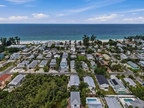 View/Area - 2811 Avenue C, Holmes Beach, FL 34217 photo 7 of 14