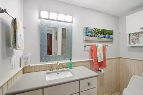 Bath - 2811 Avenue C, Holmes Beach, FL 34217 photo 3 of 5