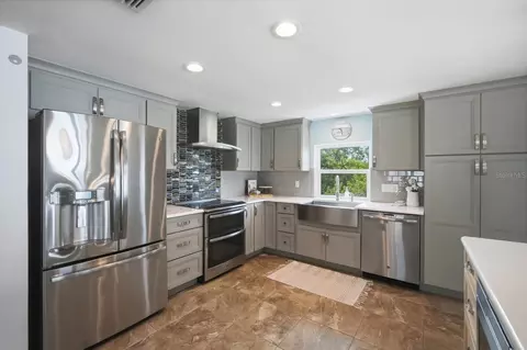 Kitchen - 2811 Avenue C, Holmes Beach, FL 34217 photo 3 of 5