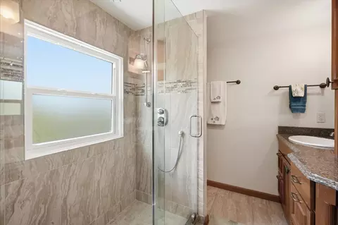 Bath - 2811 Avenue C, Holmes Beach, FL 34217 photo 2 of 5